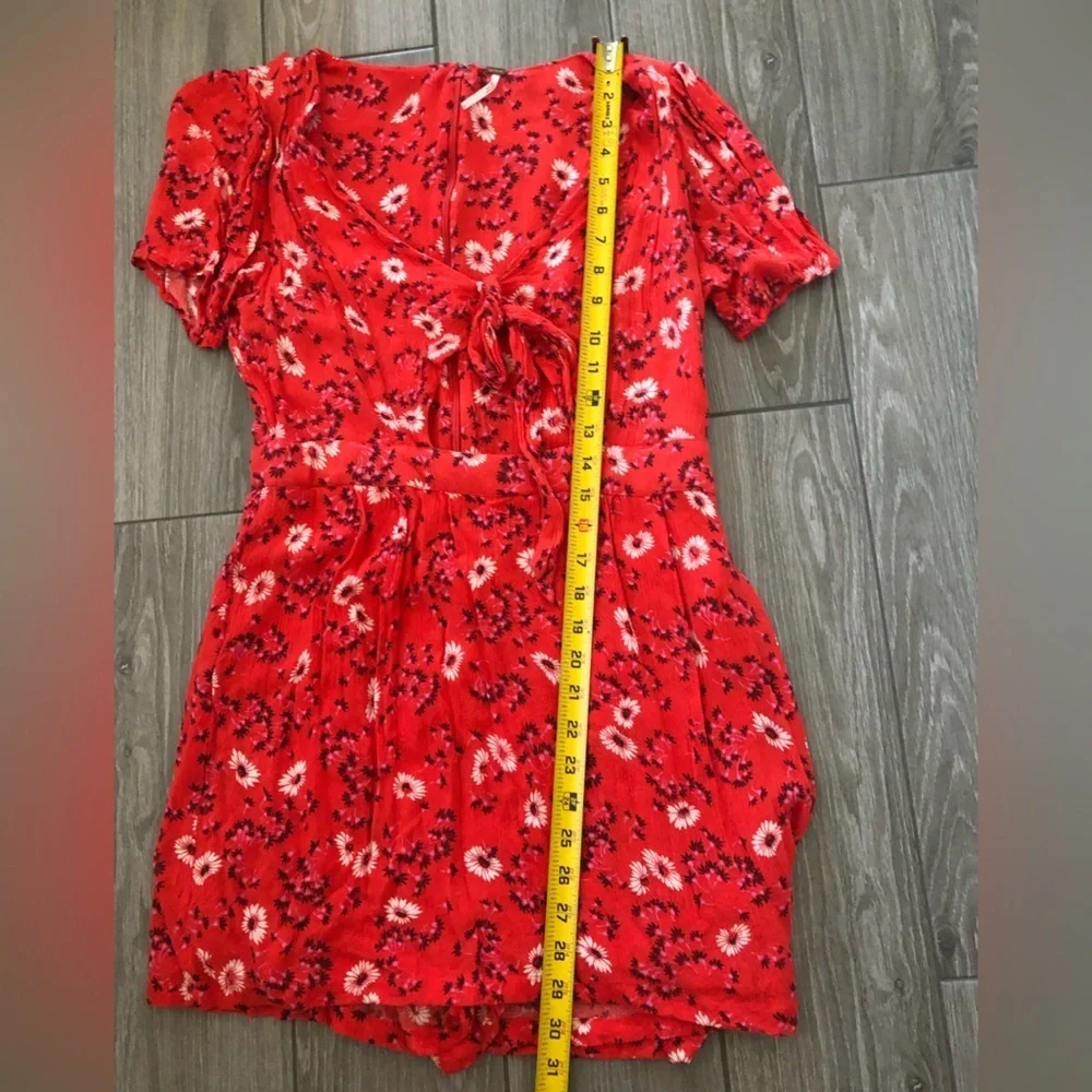 FREE PEOPLE|Vibrant red floral romper dress, mini dress•••peakaboo cutout detail - Picture 14 of 14